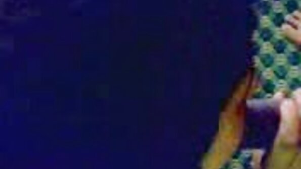 ಅಸಹ್ಯವಾದ ಬ್ರೆಜಿಲಿಯನ್ ವೇಶ್ಯೆ ತನ್ನ ಕತ್ತೆಯಲ್ಲಿ ದೈತ್ಯ ಹುಂಜದೊಂದಿಗೆ ಗಟ್ಟಿಯಾಗಿ ಕೂರುತ್ತಾಳೆ